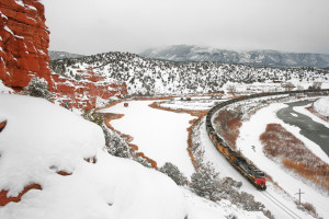 LPL春季赛战火重燃，谁能主宰峡谷战场